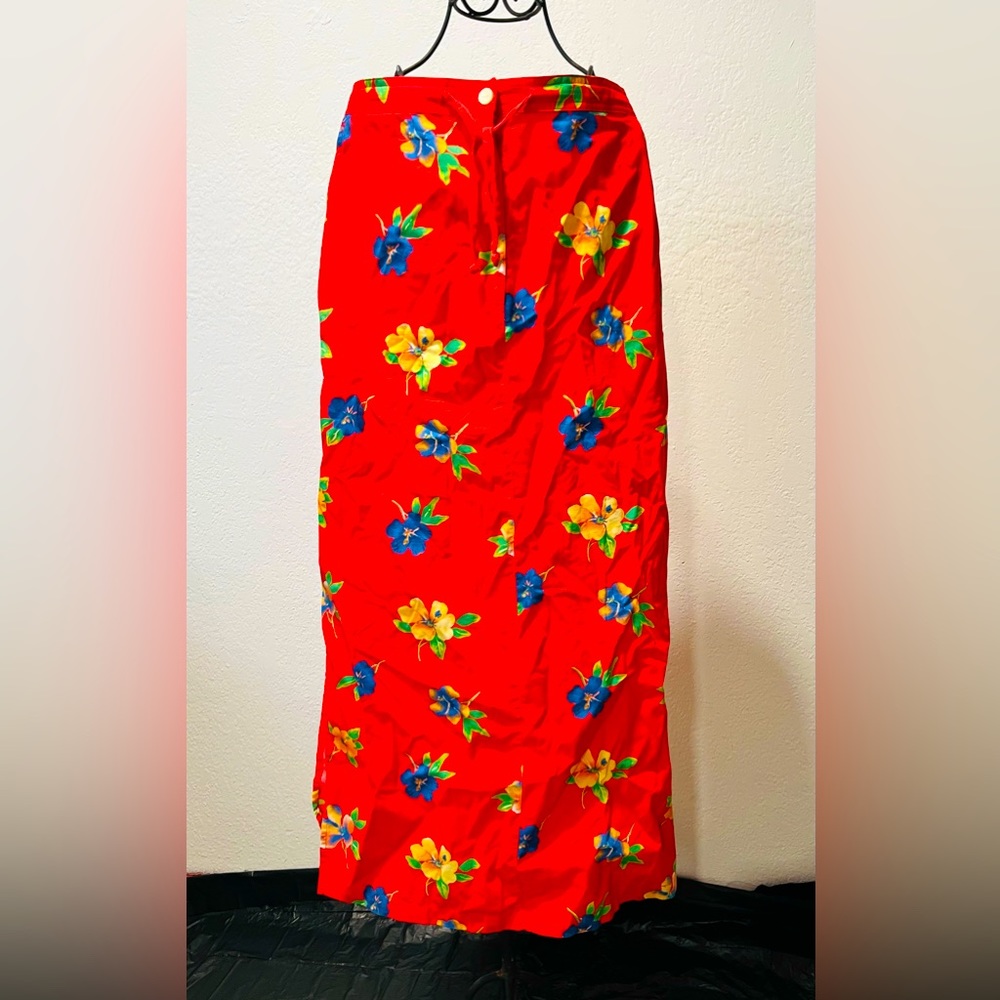 Skirt with splits on each side. Zips in front & tie. Shirt has pockets.